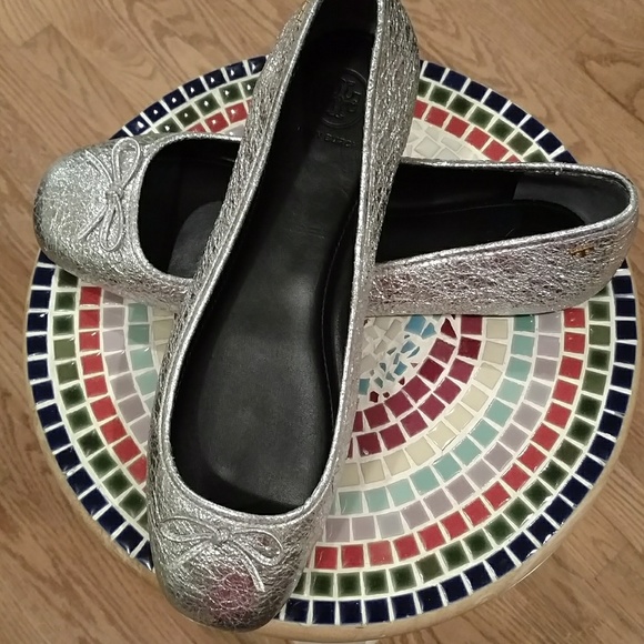 Tory Burch Shoes - 💙🖤NWB Tory Burch Laila 2 Flats🐾